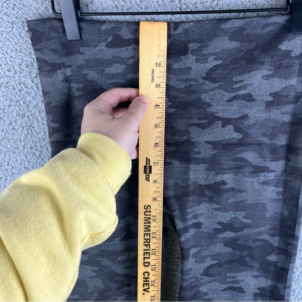 Spanx Women’s Look at Me Now Seamless Cropped Sage Camo Leggings Size Large - Picture 3 of 12